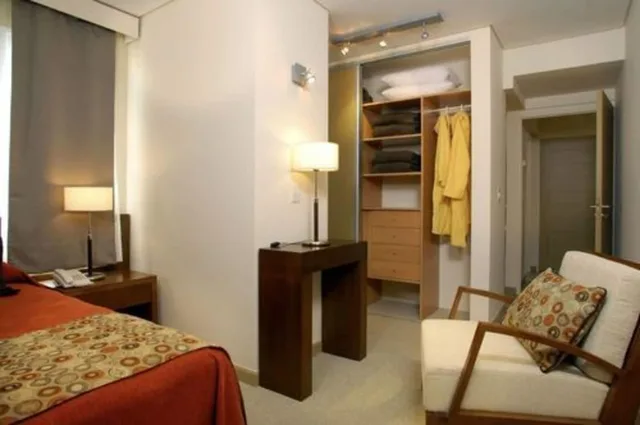 شقة بسرير مزدوج وسريرين منفصلين بغرفتي نوم مع أريكة، Condo Hotel 5/9