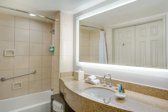 Astor, Tower, King Bed، Astor Crowne Plaza New Orleans French Quarter, An Ihg Hotel 5/10