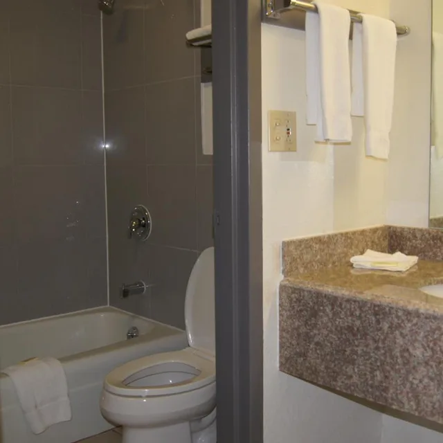 غرفة بسرير كينج، Executive Inn 3/6