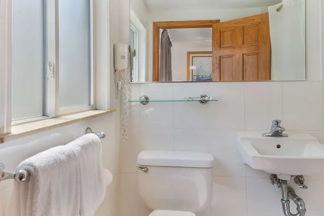 غرفة بسرير كينج، Americas Best Value Inn Suites Hyannis Cape Cod 6/6