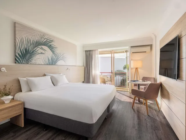 غرفة قياسية بسرير كينج، Novotel Cairns Oasis Resort 3/10