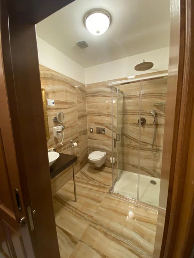 غرفة بسرير كينج بشرفة، Parkhotel Brno 6/6
