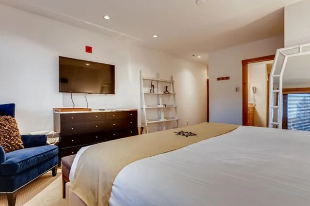 4 Bedrooms, Condominium, Condo, Premier, 4 Bathrooms، Lone Eagle and Timbers Condominiums 3/10