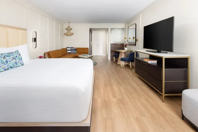 غرفة بريميوم بسرير كينج مع أريكة، The Anza A Calabasas Hotel 1/4