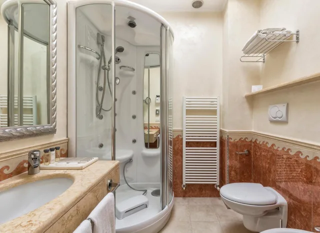 Prestige, Side Sea View، Hotel Tiffany S 1/3