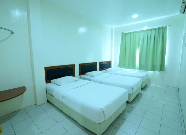 غرفة ثلاثية بثلاثة أسرّة، Mersing Hotel 1/1