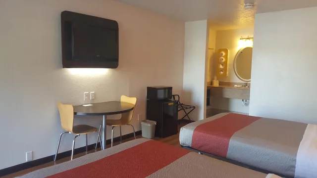 Room, Quadruple, Motel6 Columbus, OH - OSU 7/10