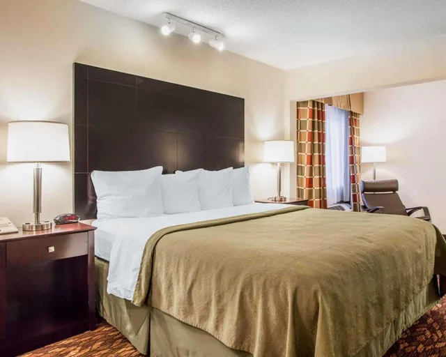 غرفة رباعية بسريرين كوين، Quality Inn St. Mary's, OH 2/4