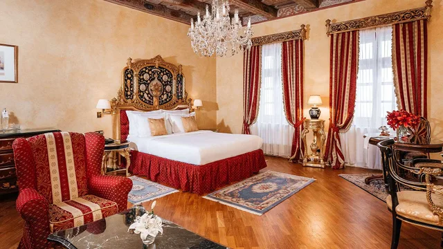 جناح جونيور بسرير كوين، Alchymist Grand Hotel Spa 2/5