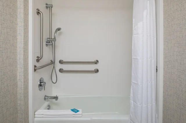 غرفة قياسية بسرير كوين لذوي الإعاقة، Holiday Inn Express Atlanta Airport College Park 3/3