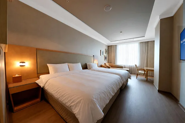Hollywood, Twin Beds, King and Queen Bed, The Grand Hotel Daegu 1/3