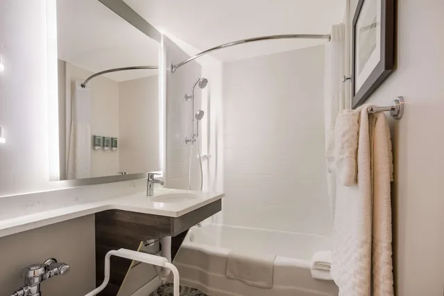 Standard, 2 Queen Beds, Accessible, Best Western Sea Island Inn 5/5