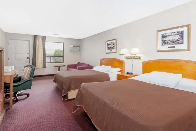 غرفة بسريرين كوين، Howard Johnson By Wyndham Niagara Falls 1/9