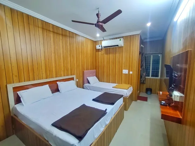 Room, Triple, Hotel Govind Heights 1/2