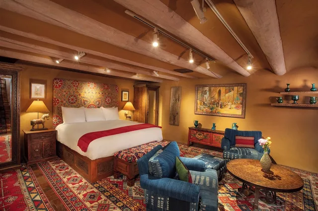 فيلا بسريرين كينج، The Inn Of Five Graces 2/5