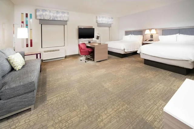 جناح بسريرين كوين مع أريكة لذوي الإعاقة، Hampton Inn and Suites Santa Maria 4/6