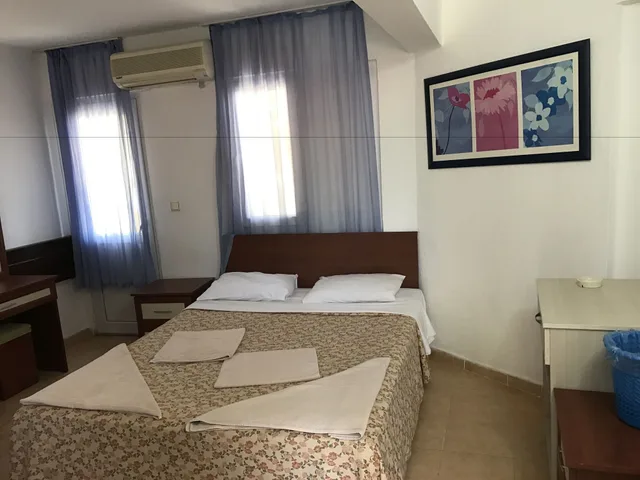 غرفة عائلية بسرير مزدوج وسرير بطابقين بإطلالة على الجبل، R.E.D. 1/2