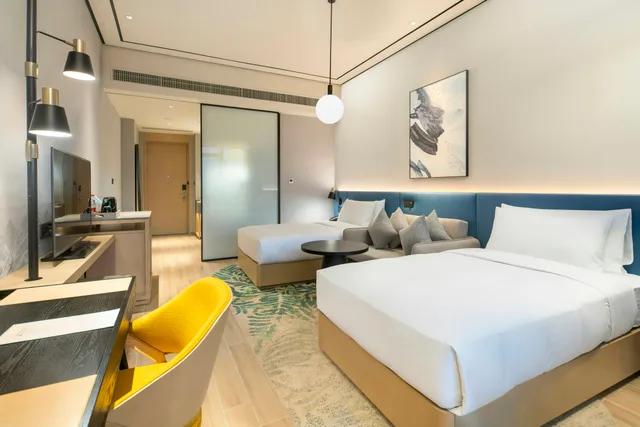غرفة بسريرين منفصلين بإطلالة على البحيرة، Hilton Garden Inn Changde Dingcheng 2/4
