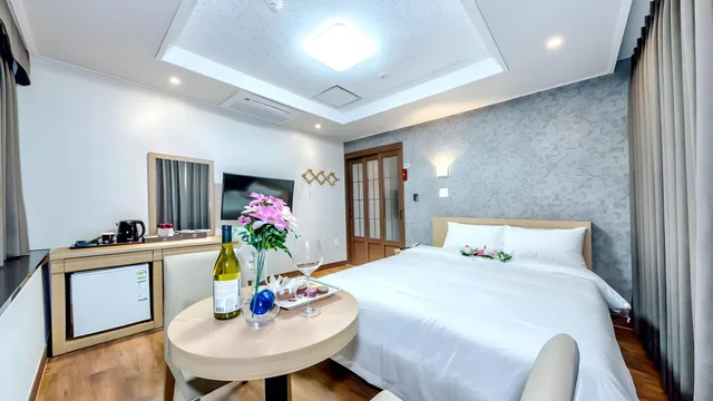 غرفة قياسية بسريرين منفصلين، Leslie Hotel 1/1