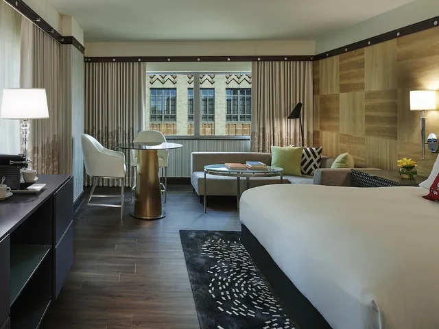غرفة سيغنتشر بسرير كينج، Sofitel Philadelphia at Rittenhouse Square 1/2