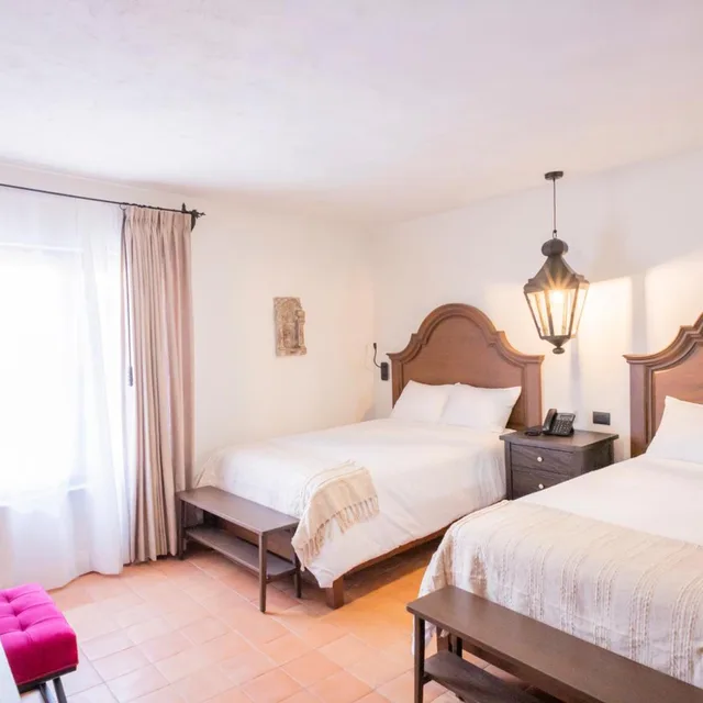 جناح جونيور، Hotel Socavon 4/8