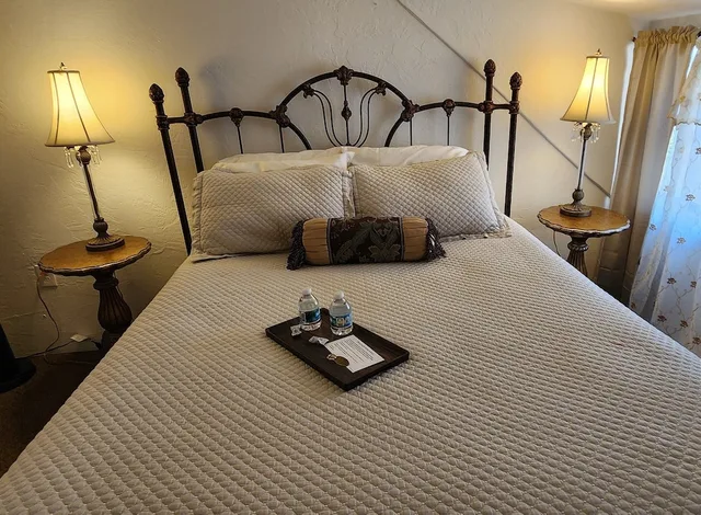 جناح بسرير كوين، Lily Creek Lodge 7/8