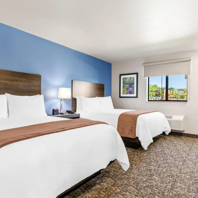 Deluxe, King Bed, 2 Queen Beds, My Place Hotel-Bentonville-Rogers, AR 1/3
