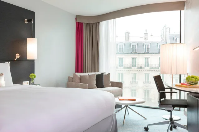 غرفة بسرير كينج بإطلالة على المدينة، Renaissance Paris Arc de Triomphe Hotel 3/10