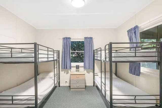 كابينة بسريرين مزدوجين وأسرّة بطابقين، Reflections Holiday Parks Burrinjuck Waters 3/5
