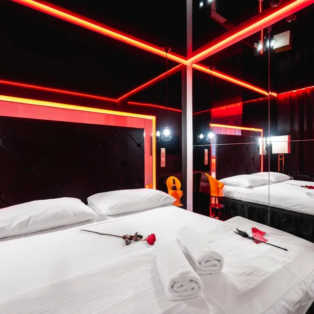 Elegant, King Bed, Pool Access، Hotel Aura Design & Garden Pool 1/10