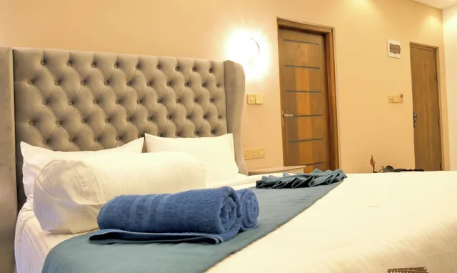 Royal, Quadruple, King Bed, Nine Arch Holiday Resort 8/10