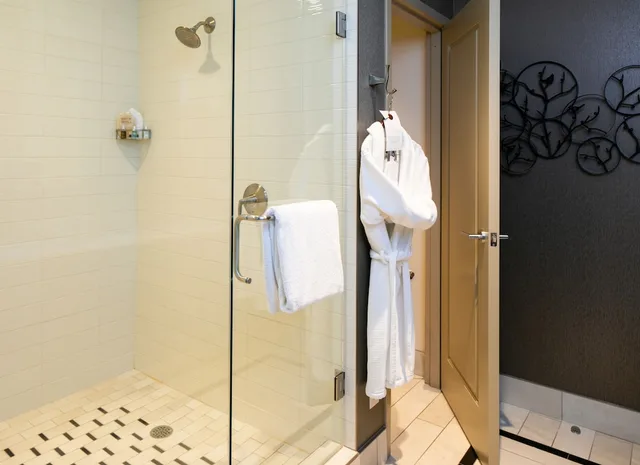 غرفة كلاسيكية بسريرين كوين، The Tennessean Personal Luxury Hotel 3/3