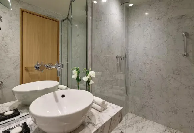 دوبلكس بسرير كوين مع أريكة، Le Belgrand Hotel Paris Champs Elysees, Tapestry Collection by Hilton 2/2