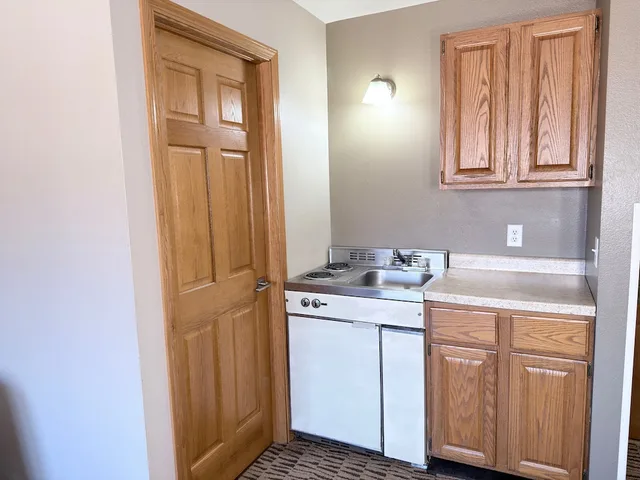Efficiency, 2 Queen Beds, Baymont Inn and Suites by Wyndham Platteville 8/8