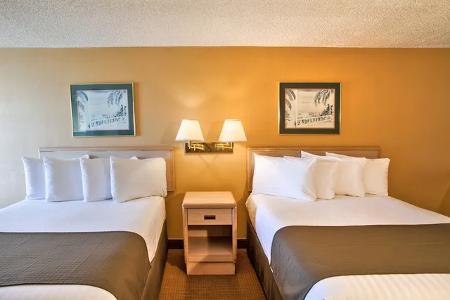 غرفة بسريرين كوين بإطلالة على البحر، Ebb Tide Oceanfront Inn 2/7