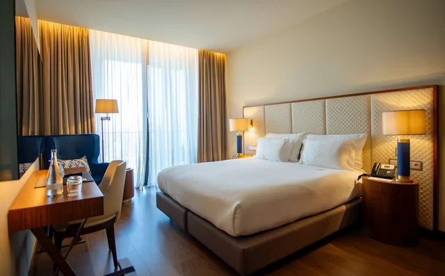 غرفة ديلوكس بسرير كينج، Boeira Garden Hotel Porto Gaia, Curio Collection by Hilton 3/3
