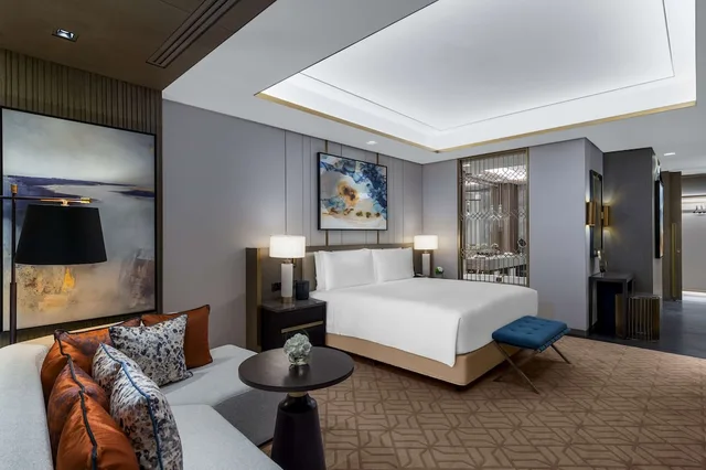 جناح عائلي ديلوكس بسرير كينج بغرفتي نوم، Waldorf Astoria Kuwait 2/6