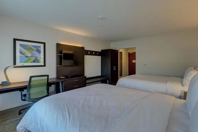 غرفة قياسية بسريرين كوين، Holiday Inn Express & Suites Auburn Downtown 3/4