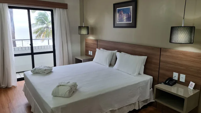 غرفة بسريرين منفصلين وسرير كوين بإطلالة على المسبح، Brisamar Hotel 3/4
