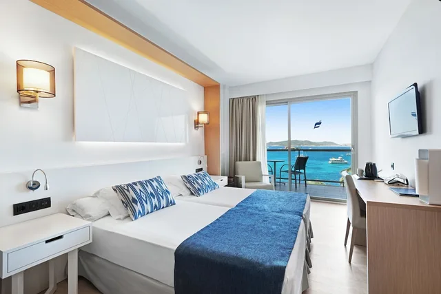غرفة بسرير مزدوج بإطلالة على البحر بشرفة، THB Los Molinos - Adults Only 1/5