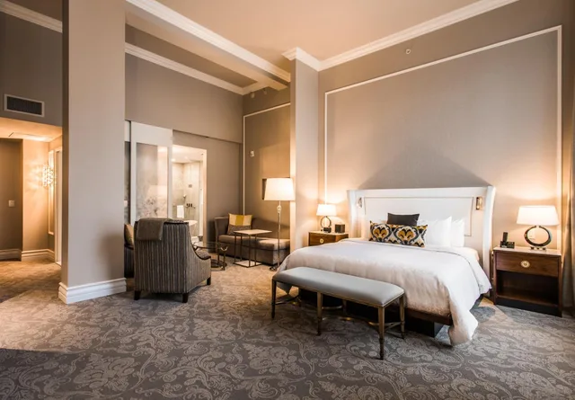 غرفة غراند ديلوكس بسرير كينج بإطلالة على الحديقة، Hotel Birks Montreal 3/8