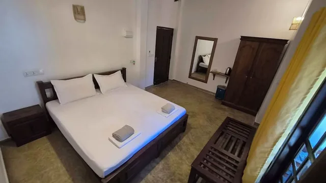 غرفة قياسية بسرير كينج، Riverside Cabanas 3/10