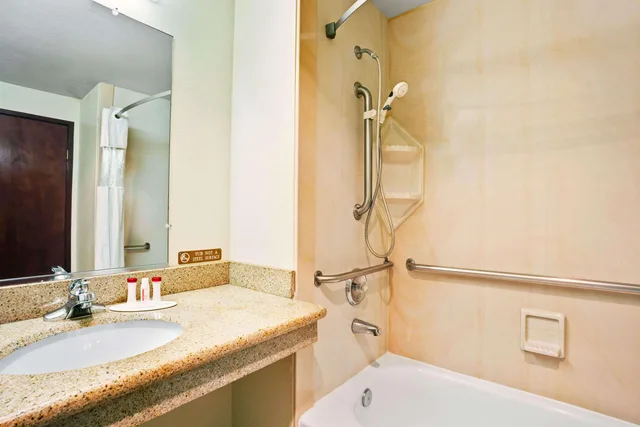 غرفة بسريرين كوين بإطلالة على النهر، Ramada by Wyndham Tukwila Southcenter 4/5