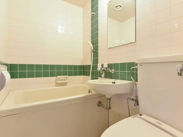 غرفة يابانية تقليدية بفرشتي فوتون بأرضية تاتامي، Hotel Sanrakuso 3/5