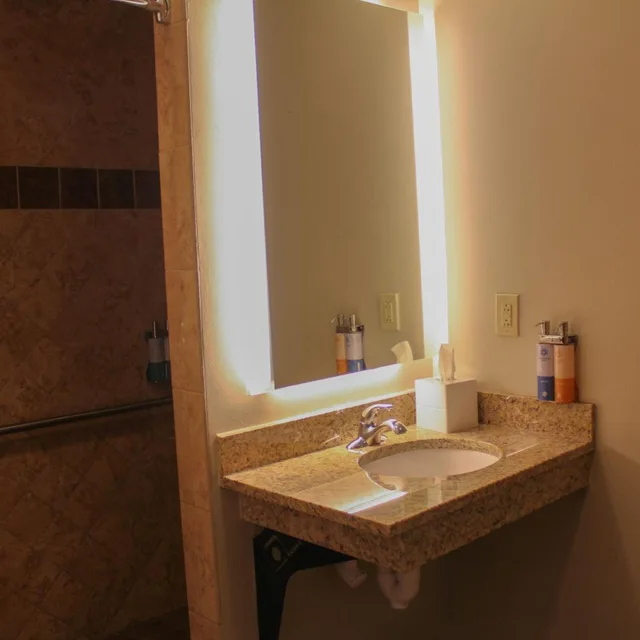 غرفة بسريرين كوين لذوي الإعاقة، Camelback Resort 3/3