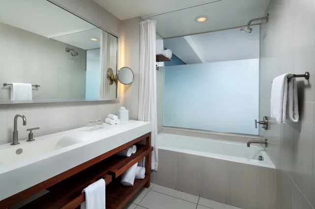 Deluxe, King Bed, Ocean Front، W Fort Lauderdale 3/3
