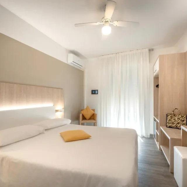 غرفة سوبيريور ثلاثية، Hotel Etna 2/10