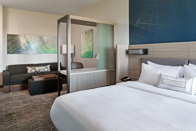 جناح بسرير كينج مع أريكة، SpringHill Suites by Marriott West Sacramento 1/8