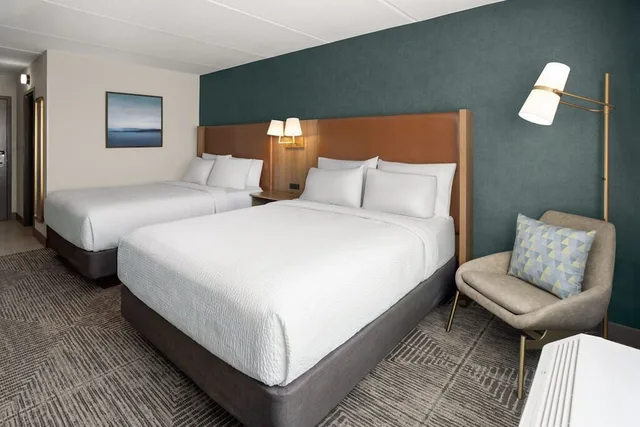 غرفة قياسية بسريرين كوين بإطلالة على المسبح، Holiday Inn South Kingstown (Newport Area) 2/3
