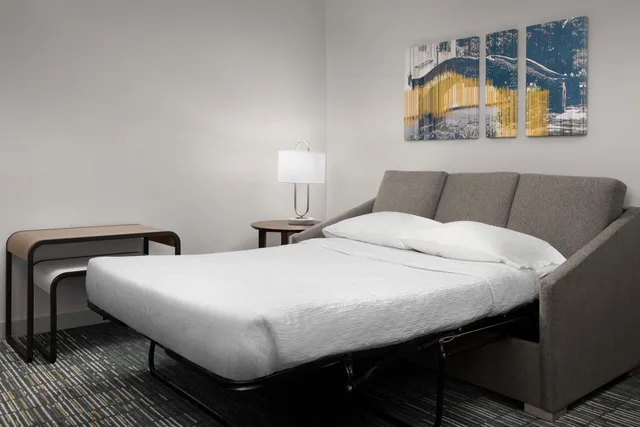 جناح بسريرين كوين بغرفة نوم واحدة مع أريكة، Homewood Suites By Hilton San Antonio-Riverwalk/Downtown 4/8